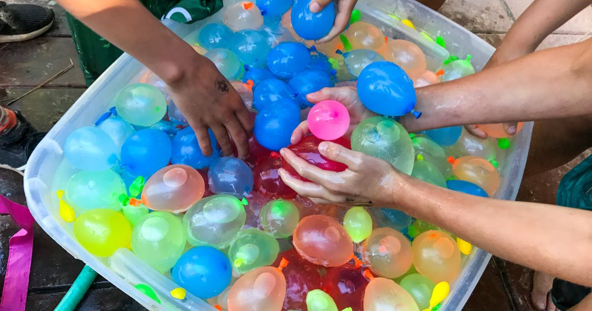 water ballon toss